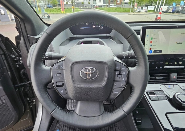 Toyota bZ4X cena 199900 przebieg: 5, rok produkcji 2022 z Leśnica małe 254